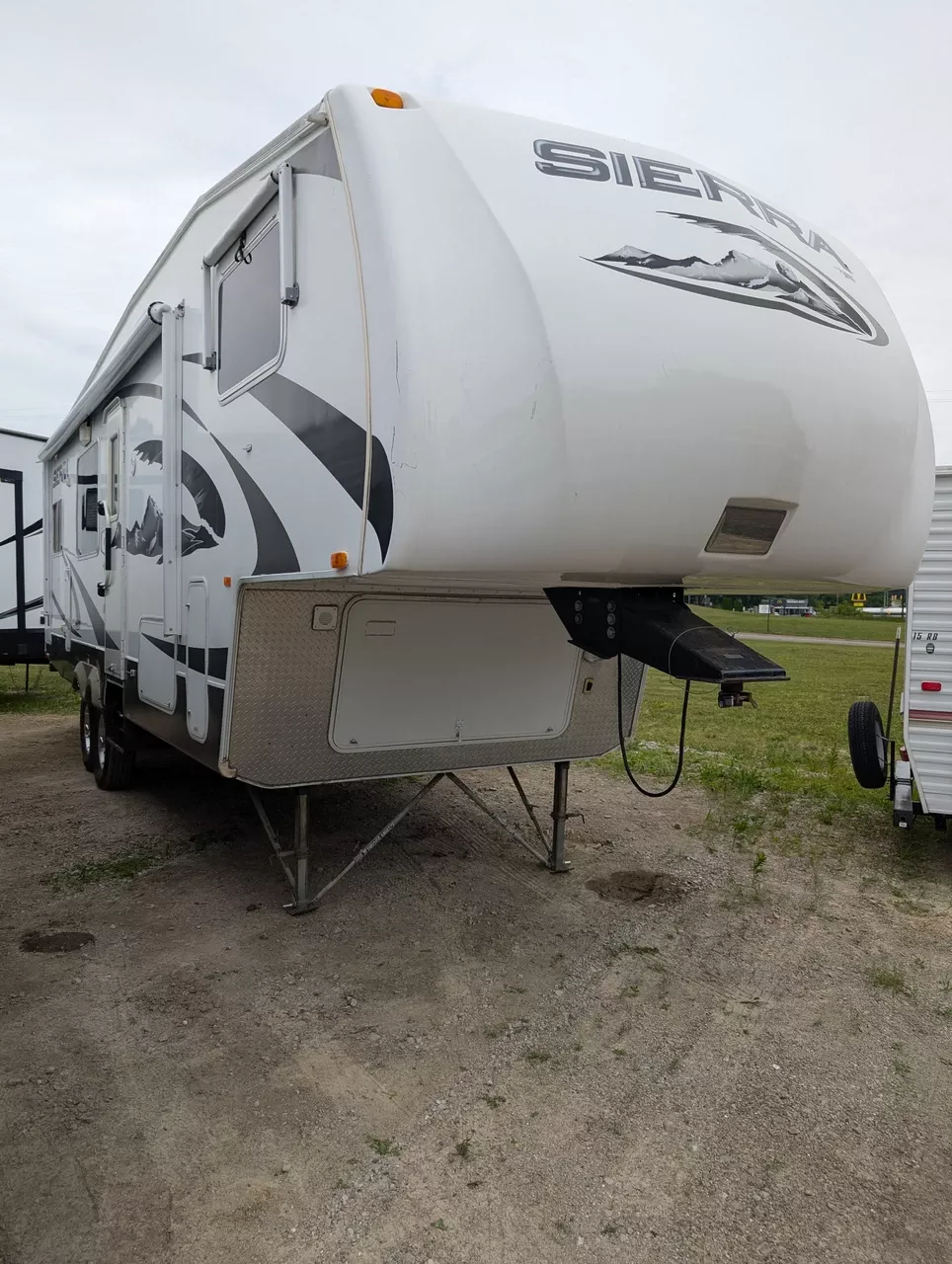 2009 Sierra F-295RGBS 5th Wheel