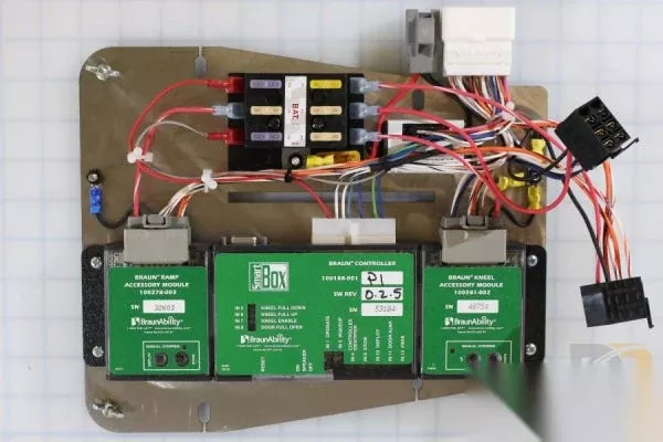 ASSEMBLY CONTROLLER AND FUSE BLOCK 580L TOYOTA KIT SHIPOUT E91034A-1201KS
